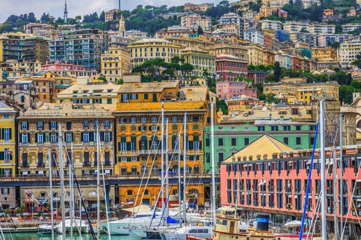 Mercato Orientale di Genova con prodotti freschi e street food