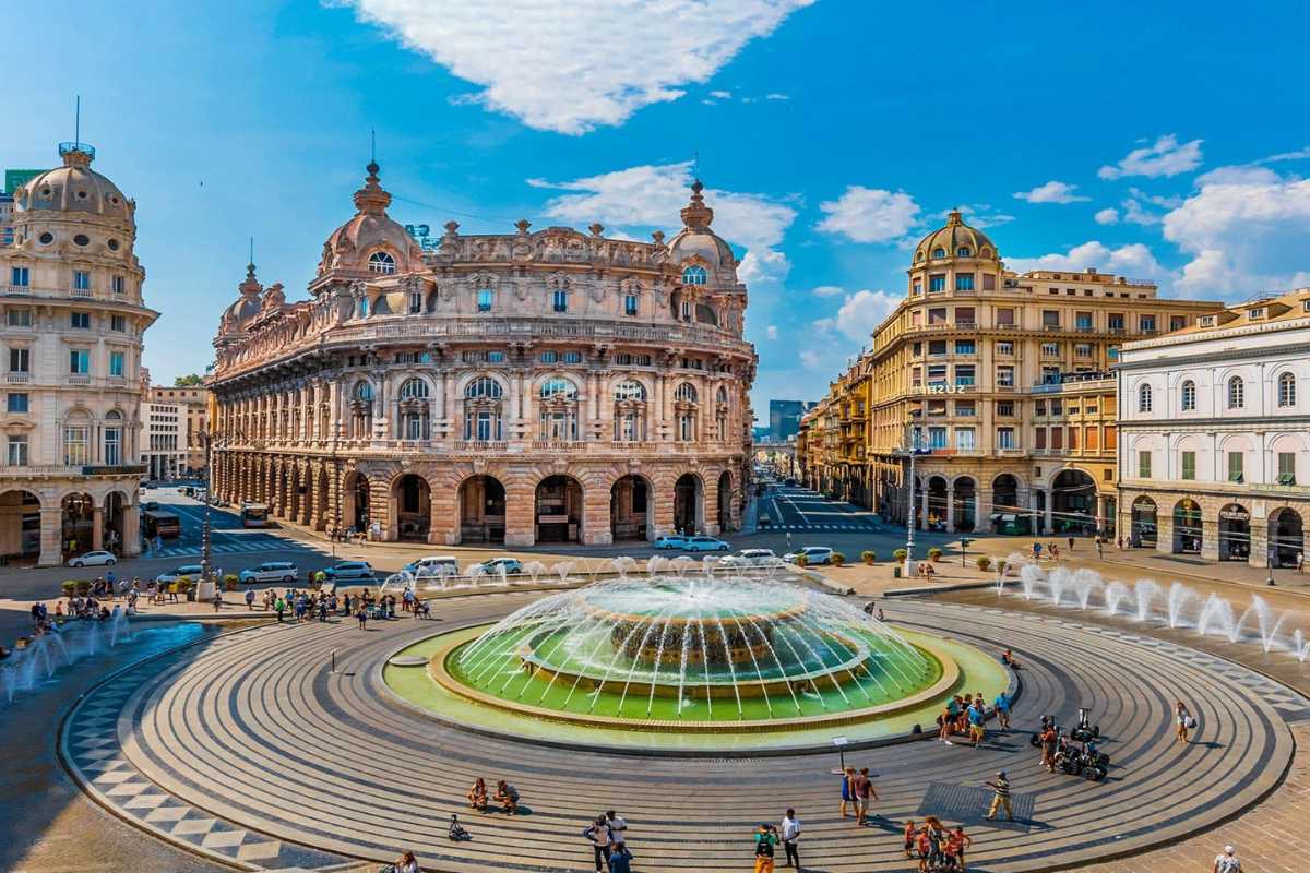 Mercatini di Natale a Genova con decorazioni festive