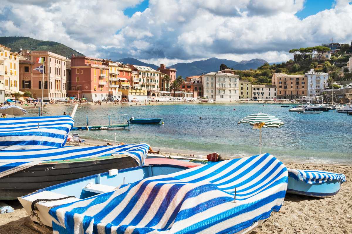 Vista panoramica della Baia del Silenzio e della Baia delle Favole a Sestri Levante