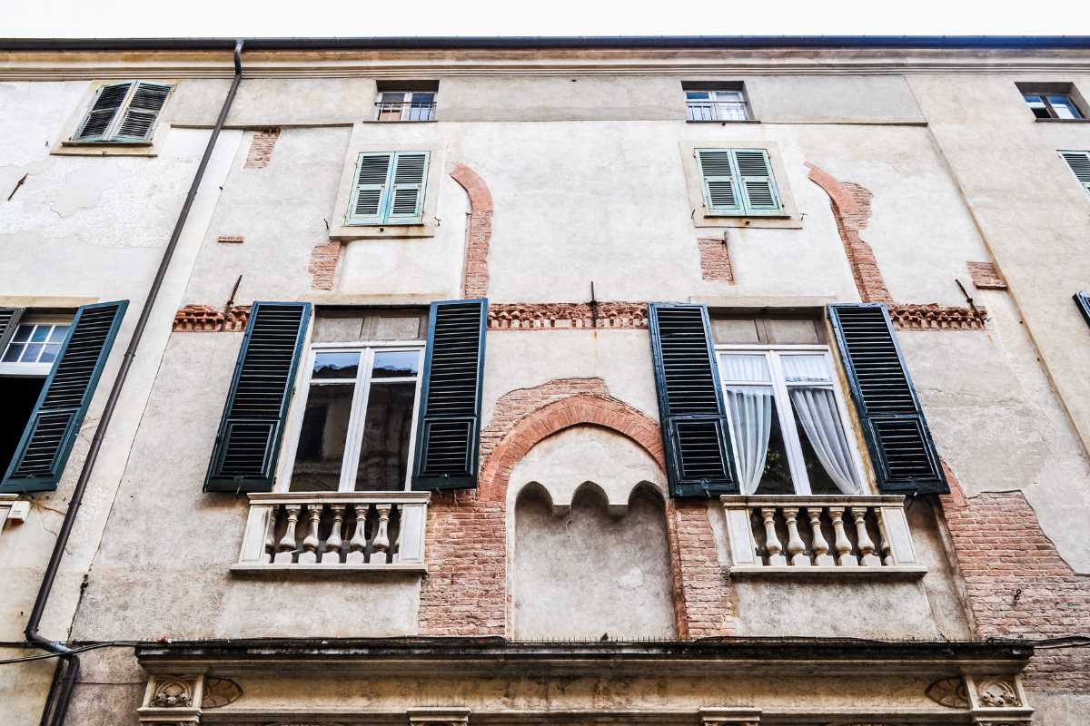Panorama di Albenga con il centro storico e torri medievali