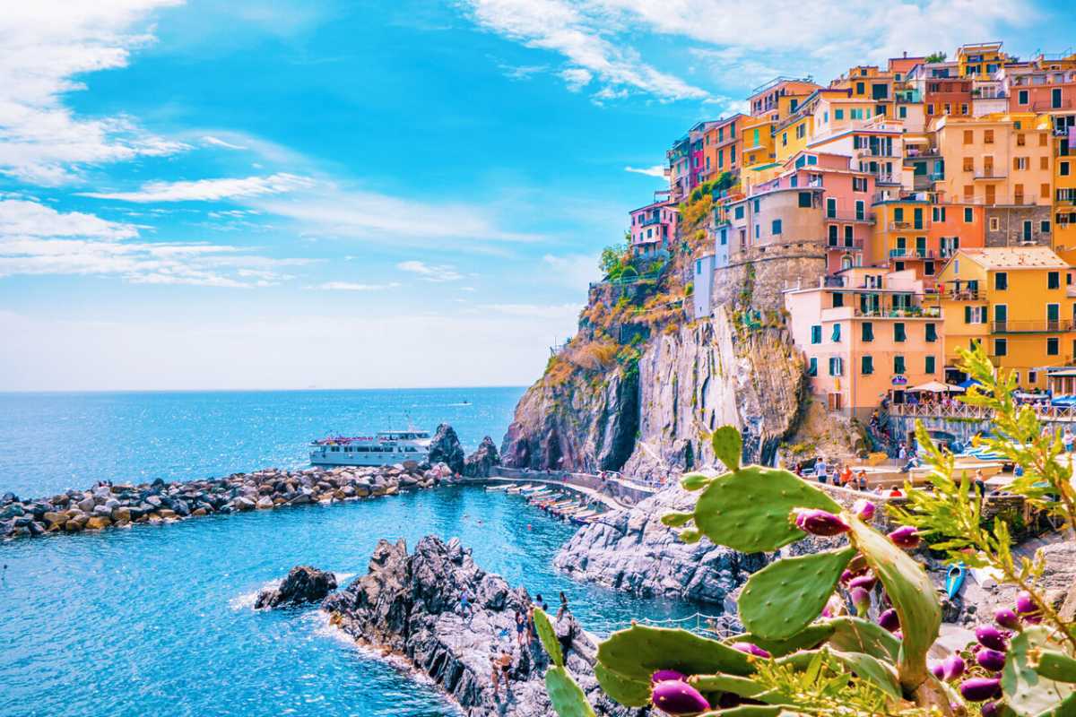 Panorama del Golfo della Spezia con vista sulla città e le Cinque Terre