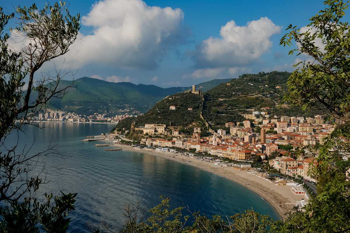 Interni delle Grotte di Borgio Verezzi con stalattiti