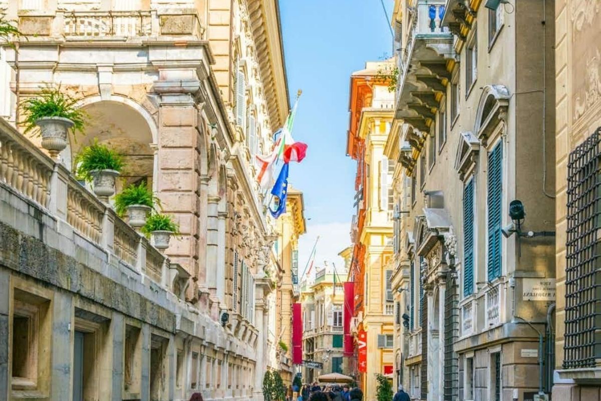 Scorcio di Via Garibaldi con i suoi eleganti palazzi storici